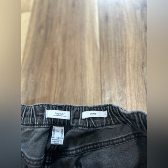 Forever 21 womens cargo jeans size 32 NWT - Picture 3 of 4